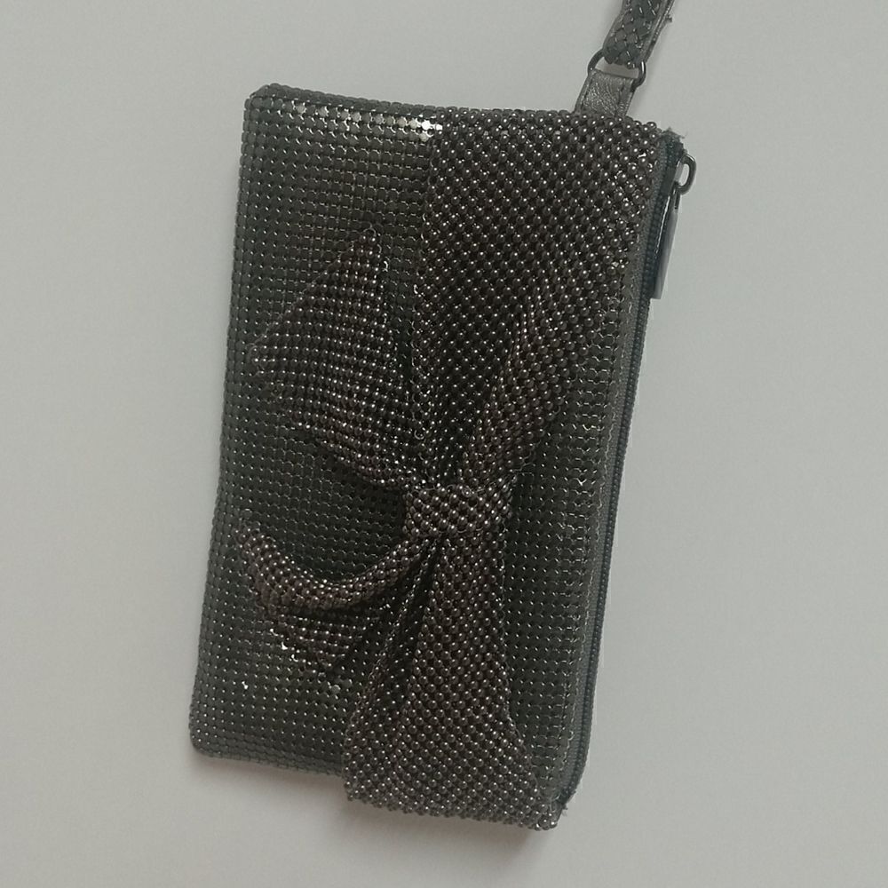 Mesh Metal Bow Wristlet  